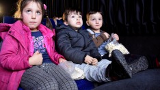 Kumru'da çocukların “sinema otobüsü” keyfi